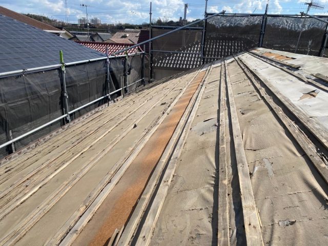 加古川市で葺き替えに伴うセメント瓦の撤去